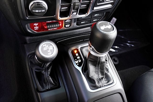 2025 Jeep Wrangler Rubicon 4xe photo 30