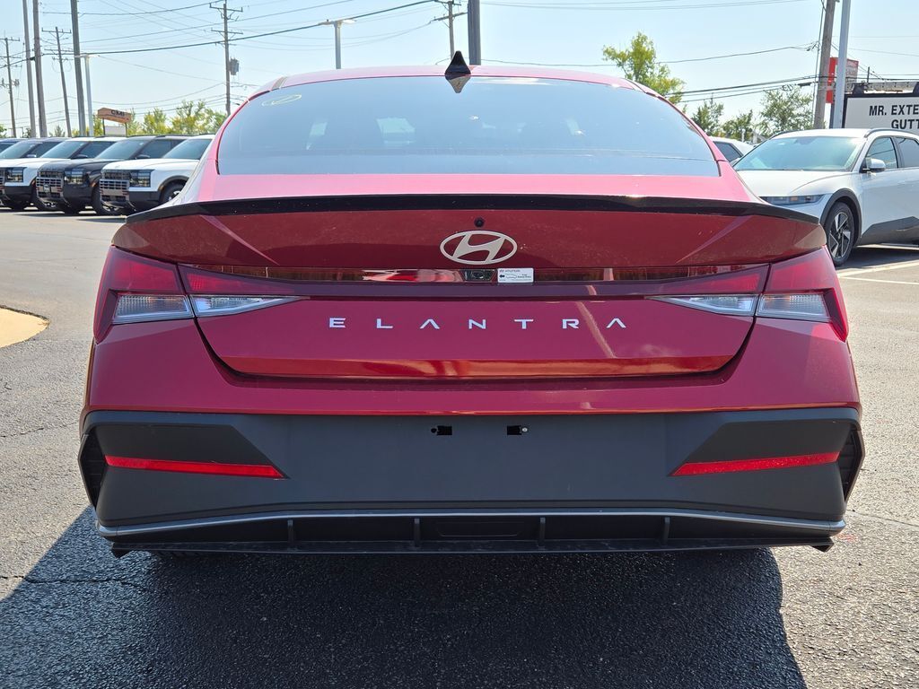 2025 Hyundai Elantra SEL Sport photo 12