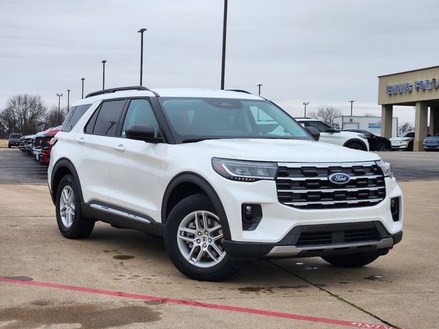 2025 Ford Explorer photo 2
