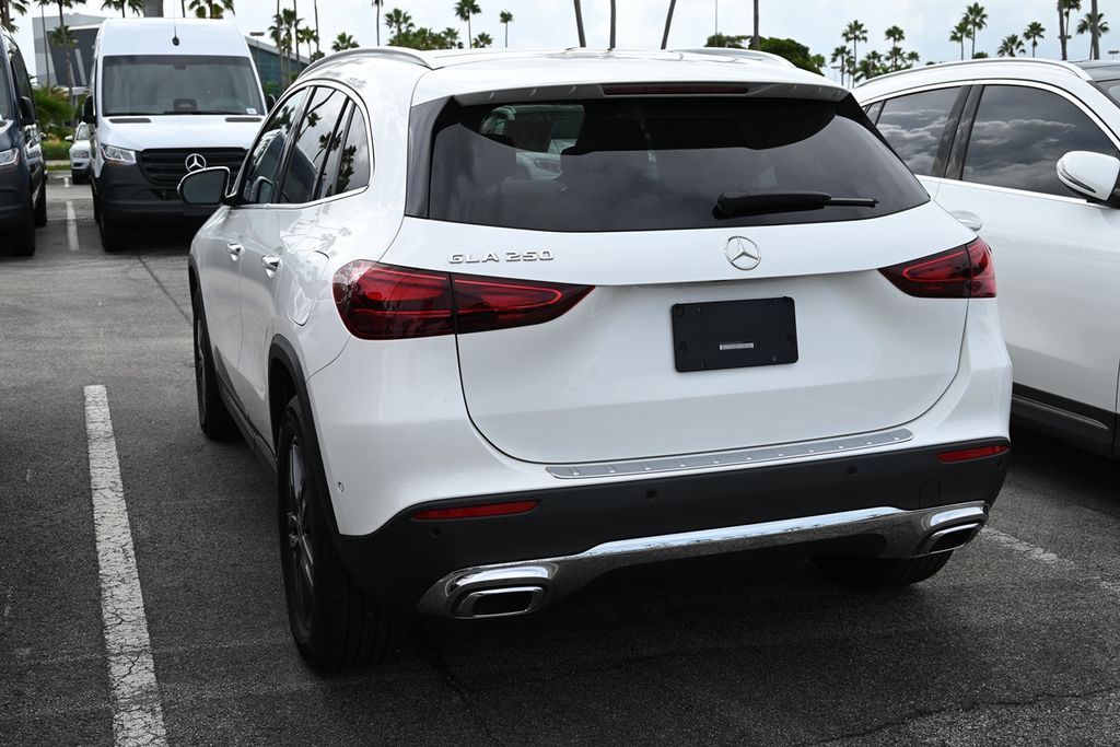 2025 Mercedes Benz GLA 250 photo 3