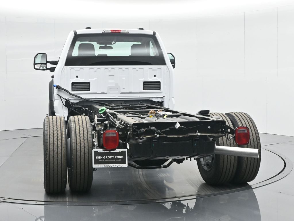 2024 Ford F-600 photo 13
