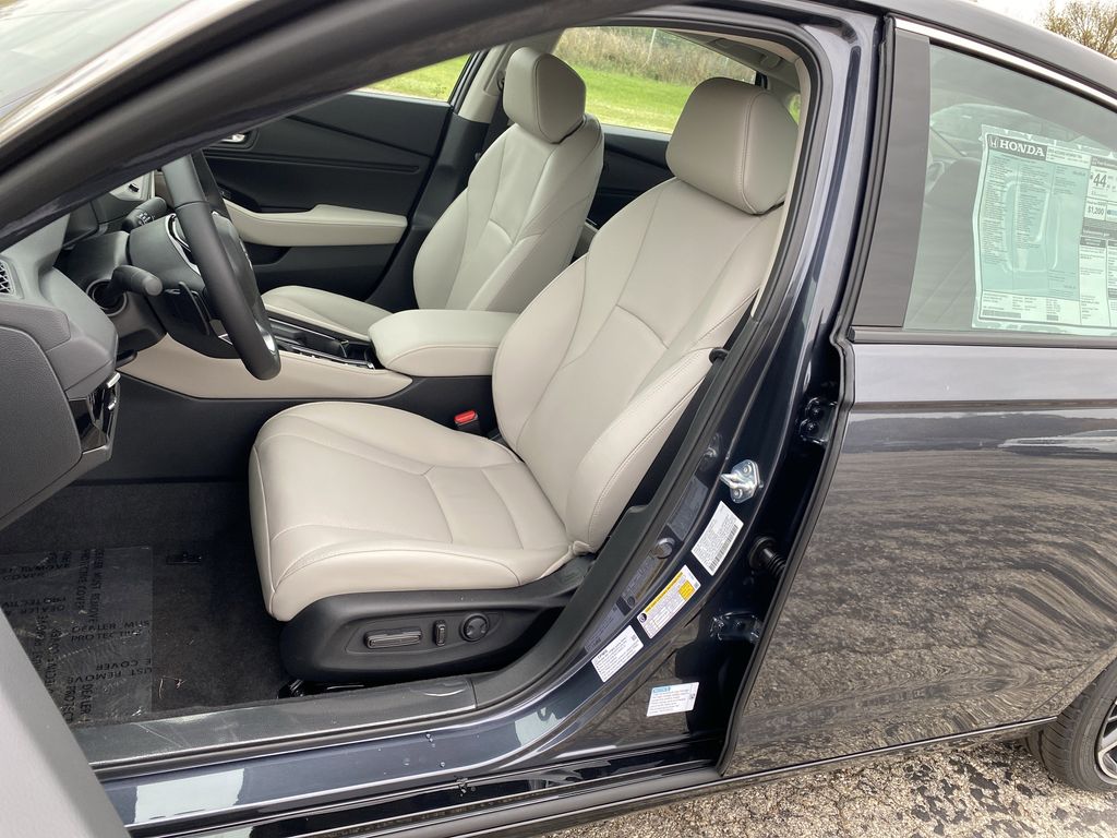 2025 Honda Accord Touring photo 4