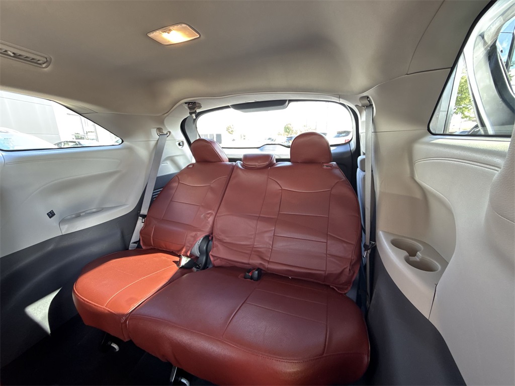 2022 Toyota Sienna LE photo 23