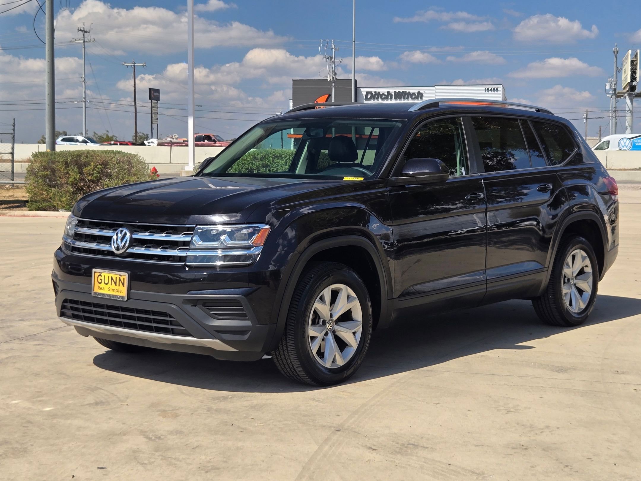 2018 Volkswagen Atlas S photo 3