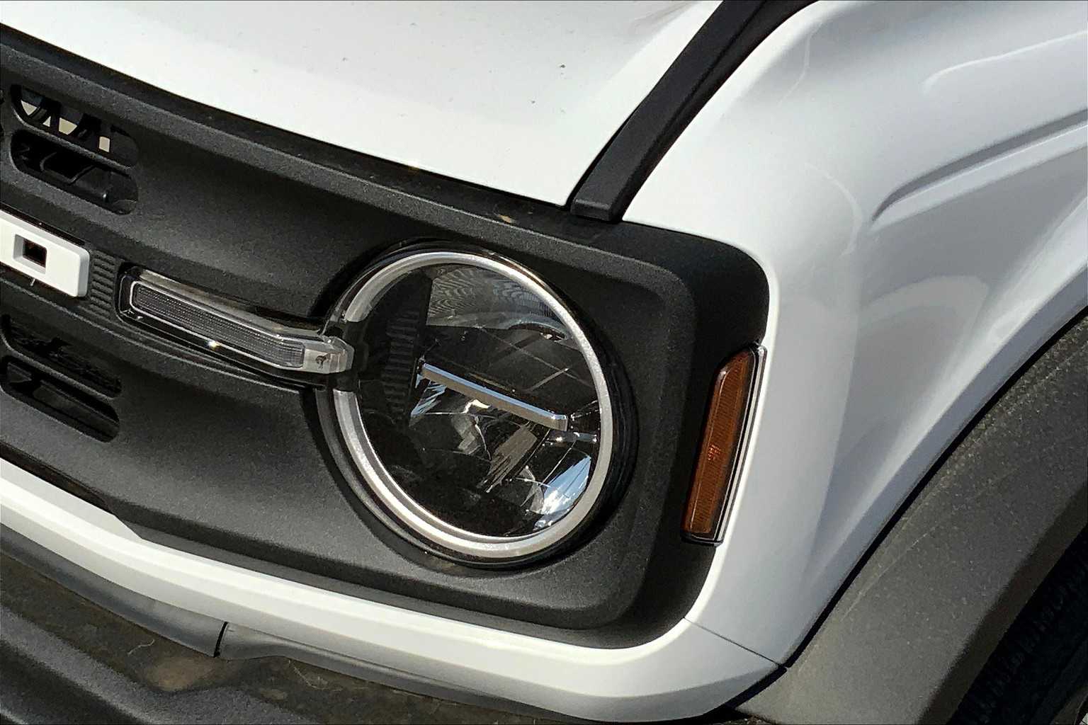 2025 Ford Bronco Base photo 13