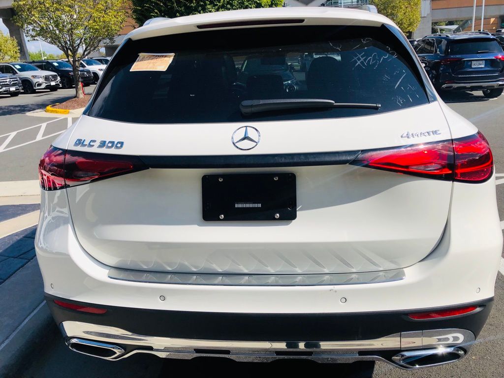 2025 Mercedes Benz GLC 300 4MATIC photo 2