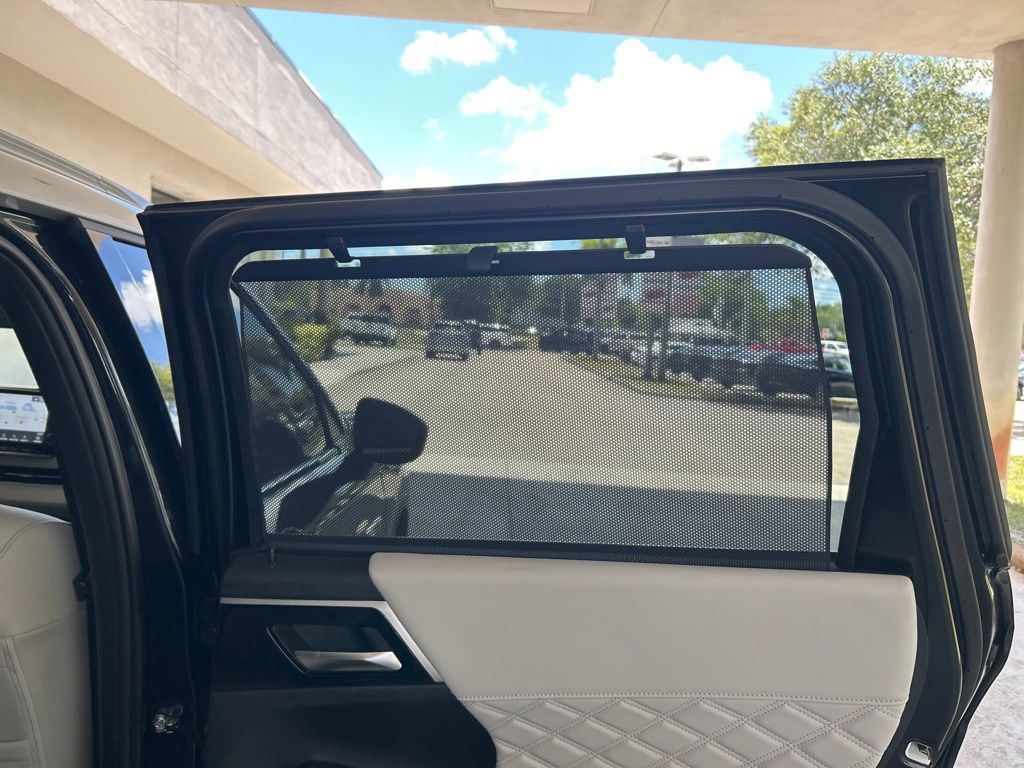 2025 Mitsubishi Outlander PHEV SEL Platinum photo 36