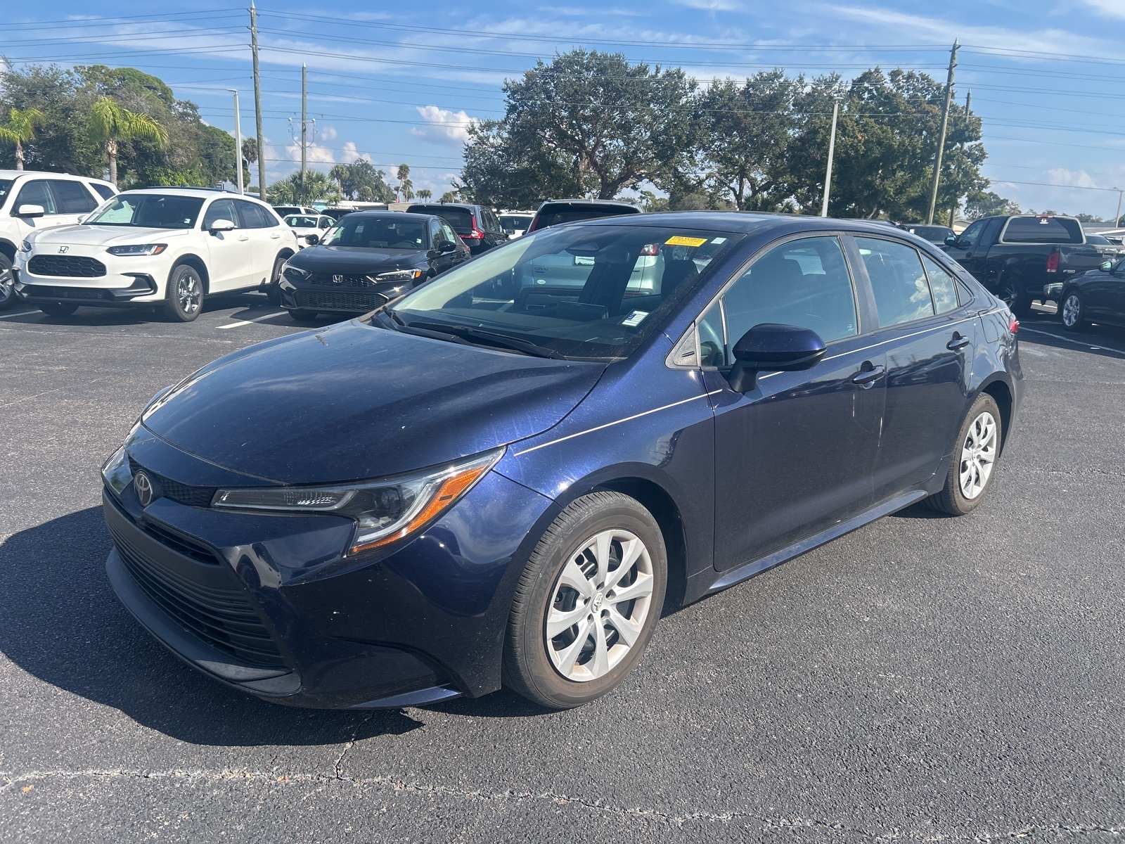 2023 Toyota Corolla LE photo 3