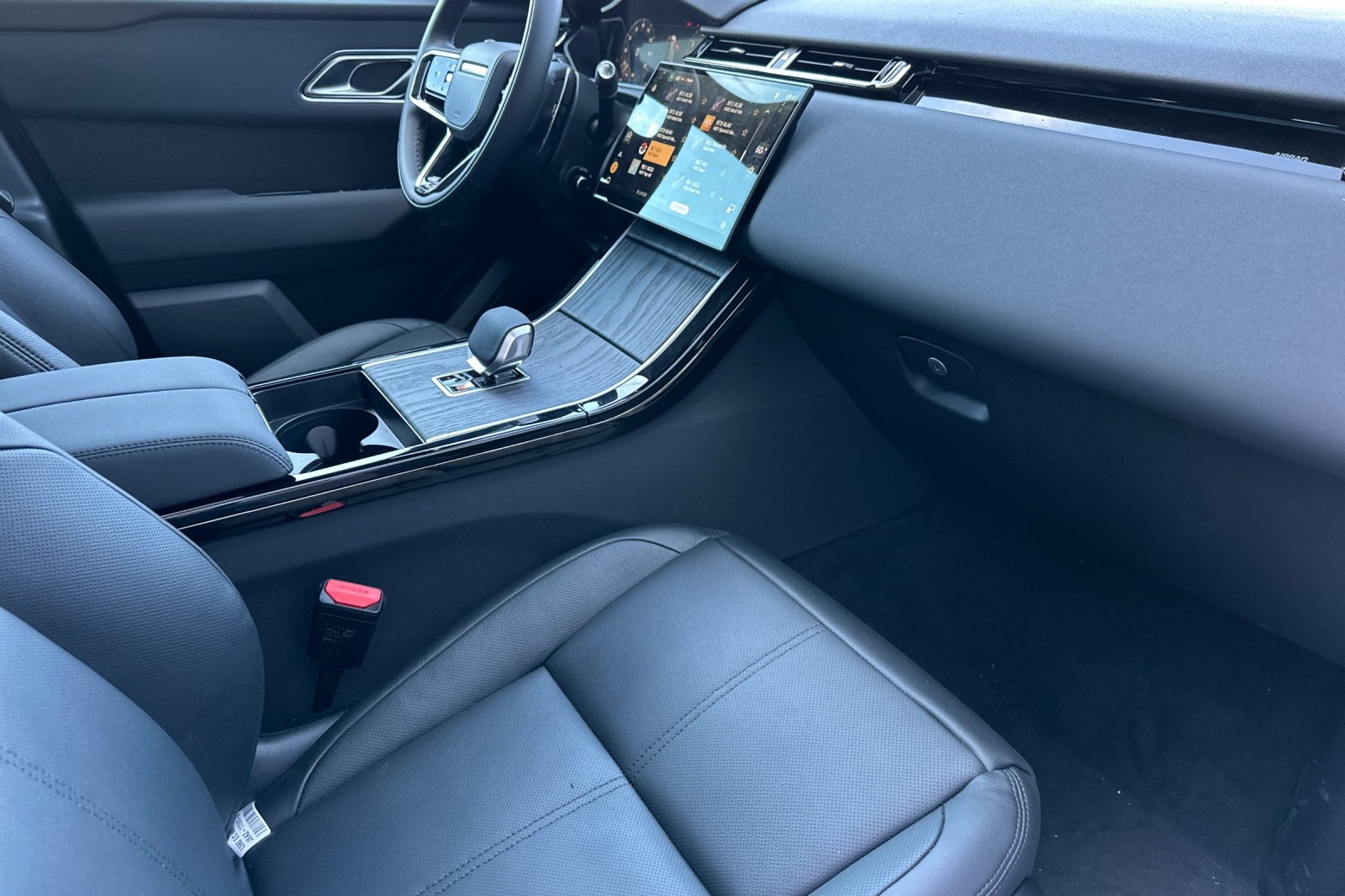 2025 Land Rover Range Rover Velar SE photo 15