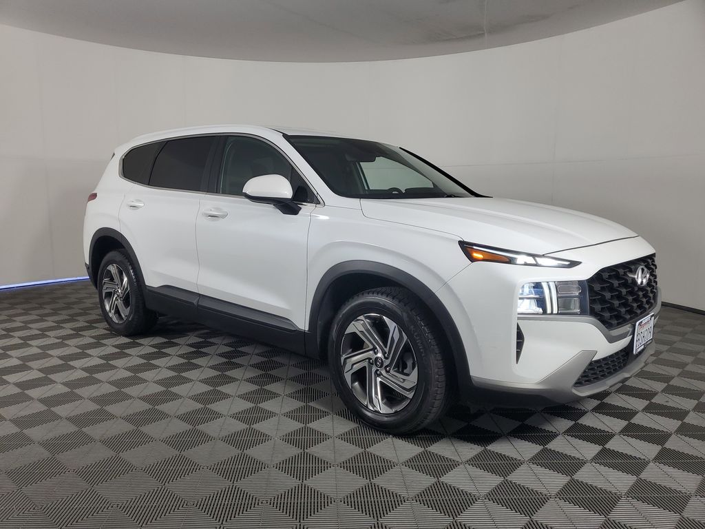 Used 2021 White Hyundai SE image 1