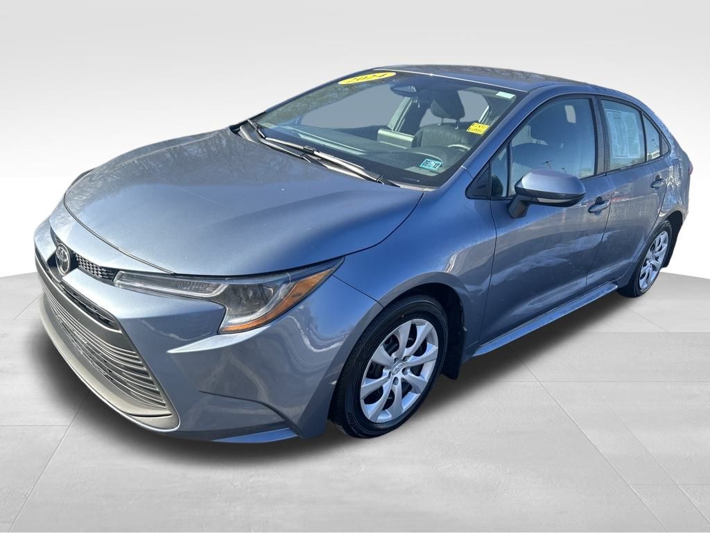 2024 Toyota Corolla LE's photo