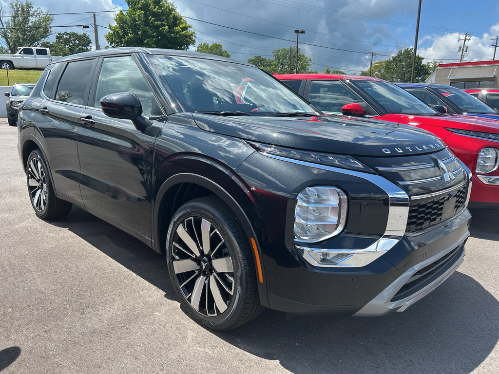 2025 Mitsubishi Outlander SE's photo