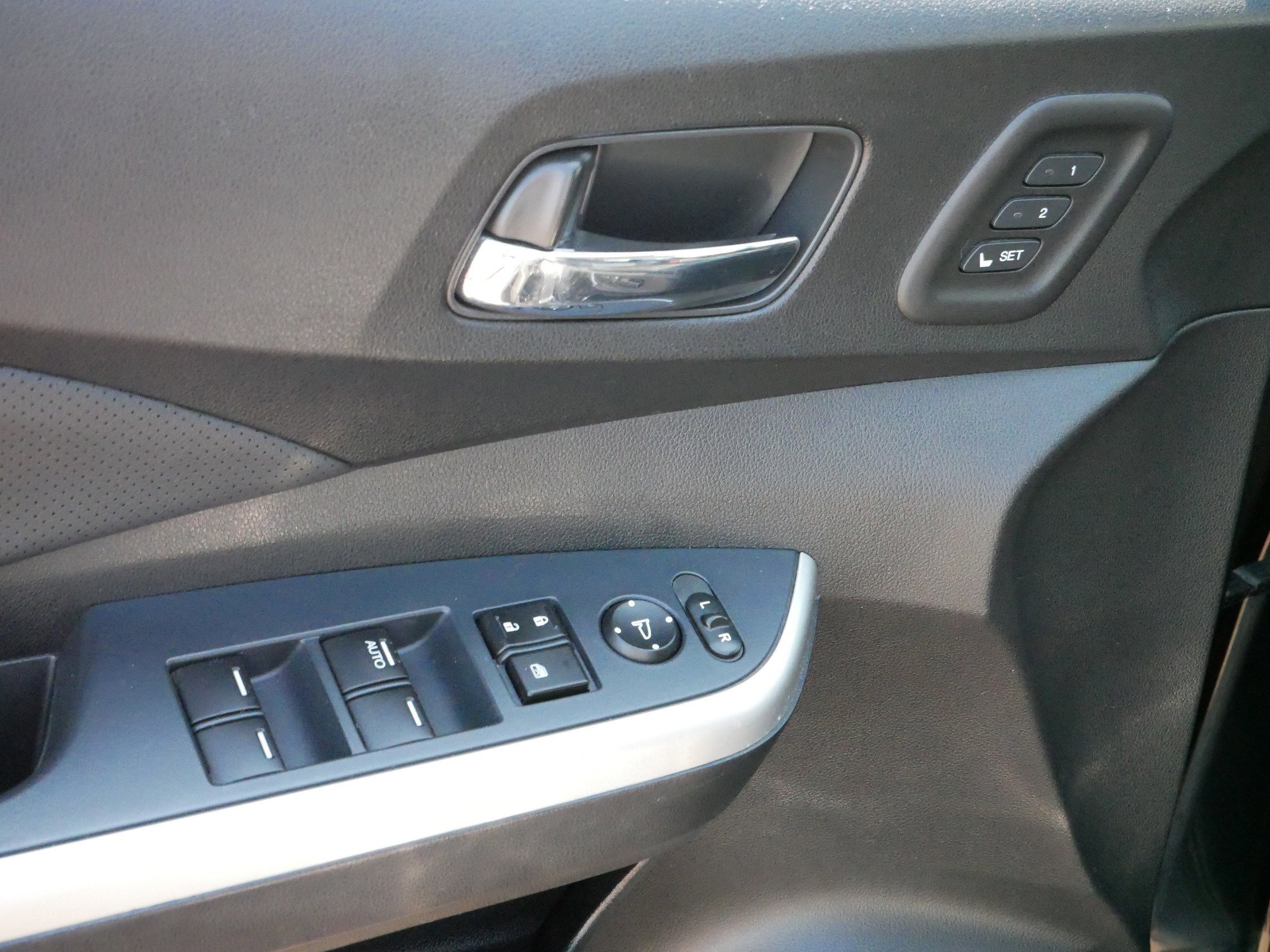 2015 Honda CR-V Touring photo 19