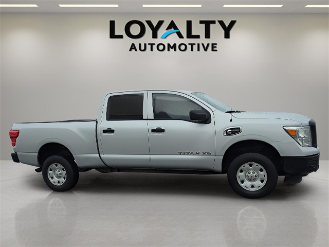 2019 Nissan Titan S Crew Cab photo 3