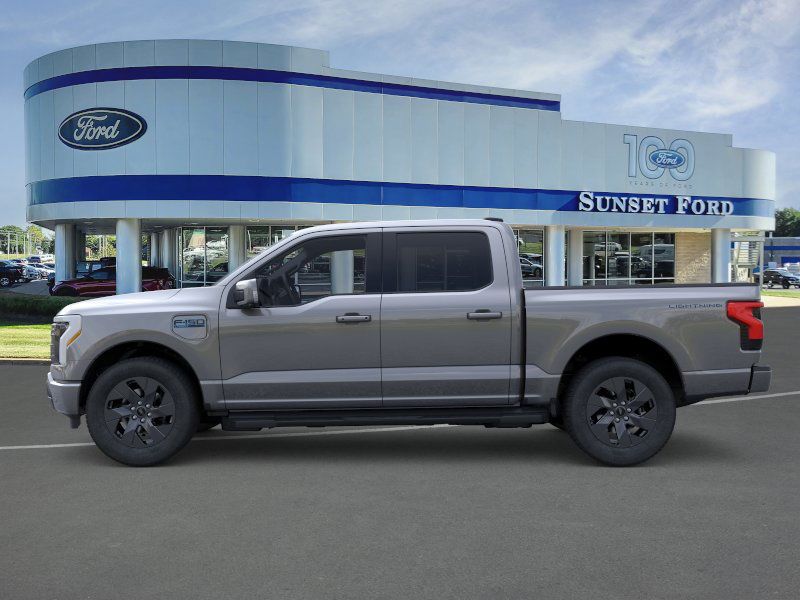 2025 Ford F-150 Lightning Lariat photo 3