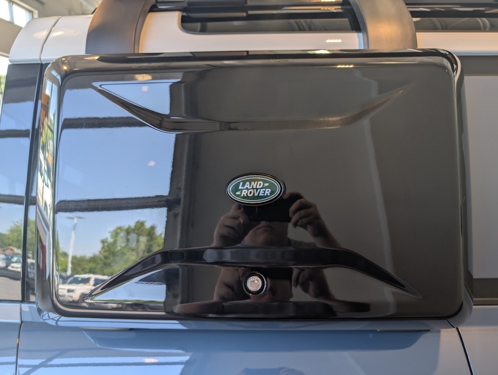 2025 Land Rover Defender 110 S photo 7