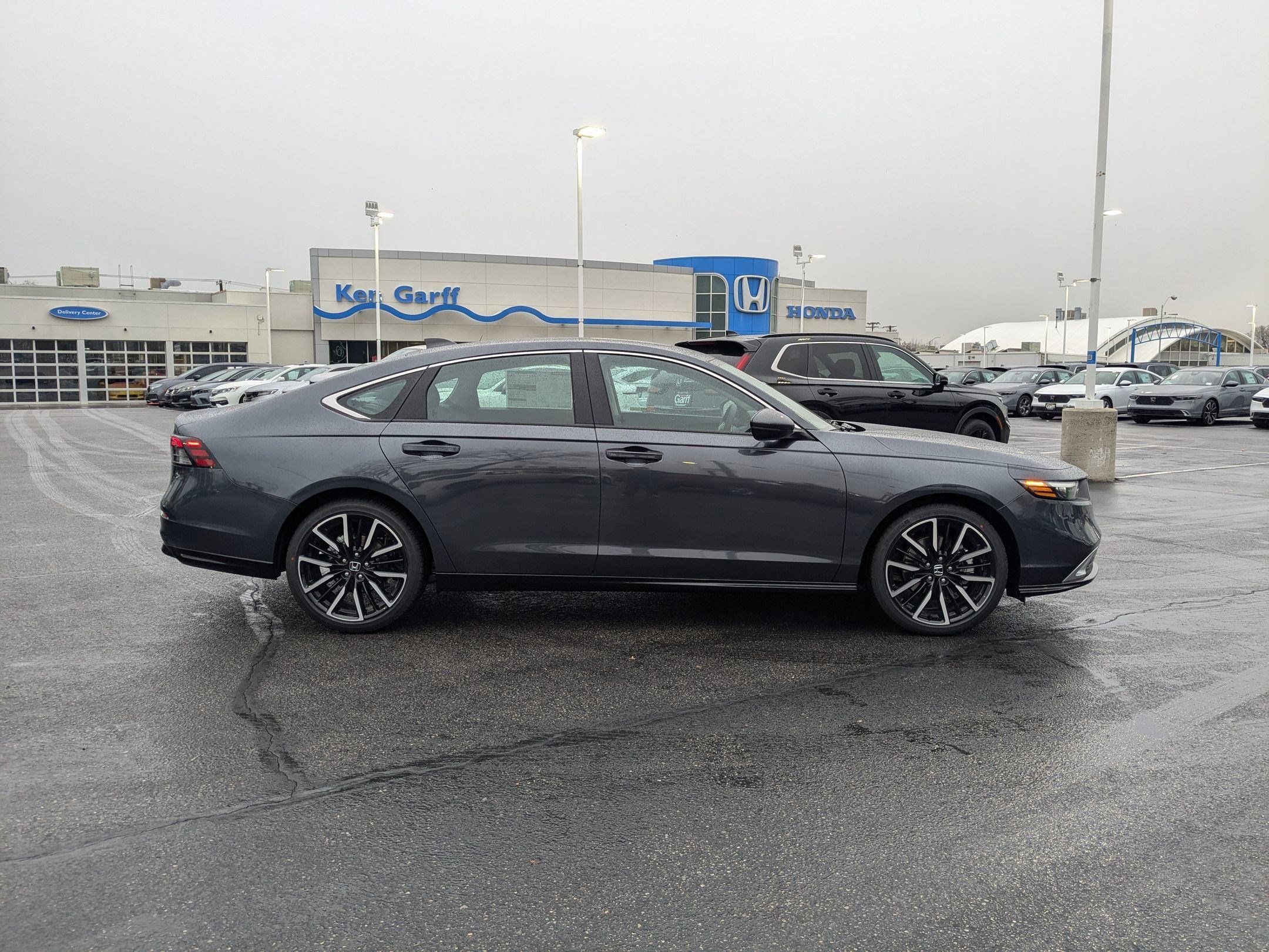 2025 Honda Accord Hybrid Touring photo 2