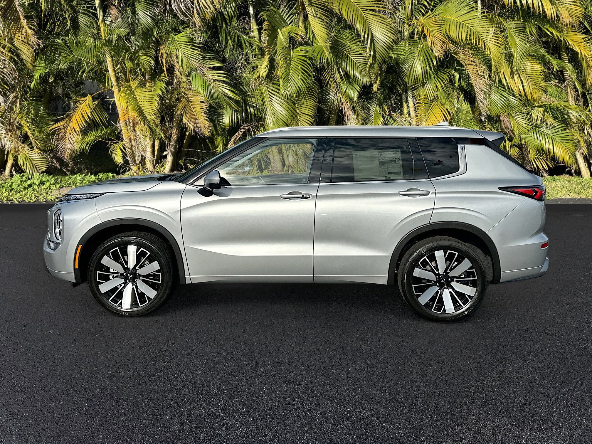 2026 Mitsubishi Outlander SEL photo 2