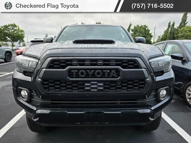 2020 Toyota Tacoma TRD Sport photo 2
