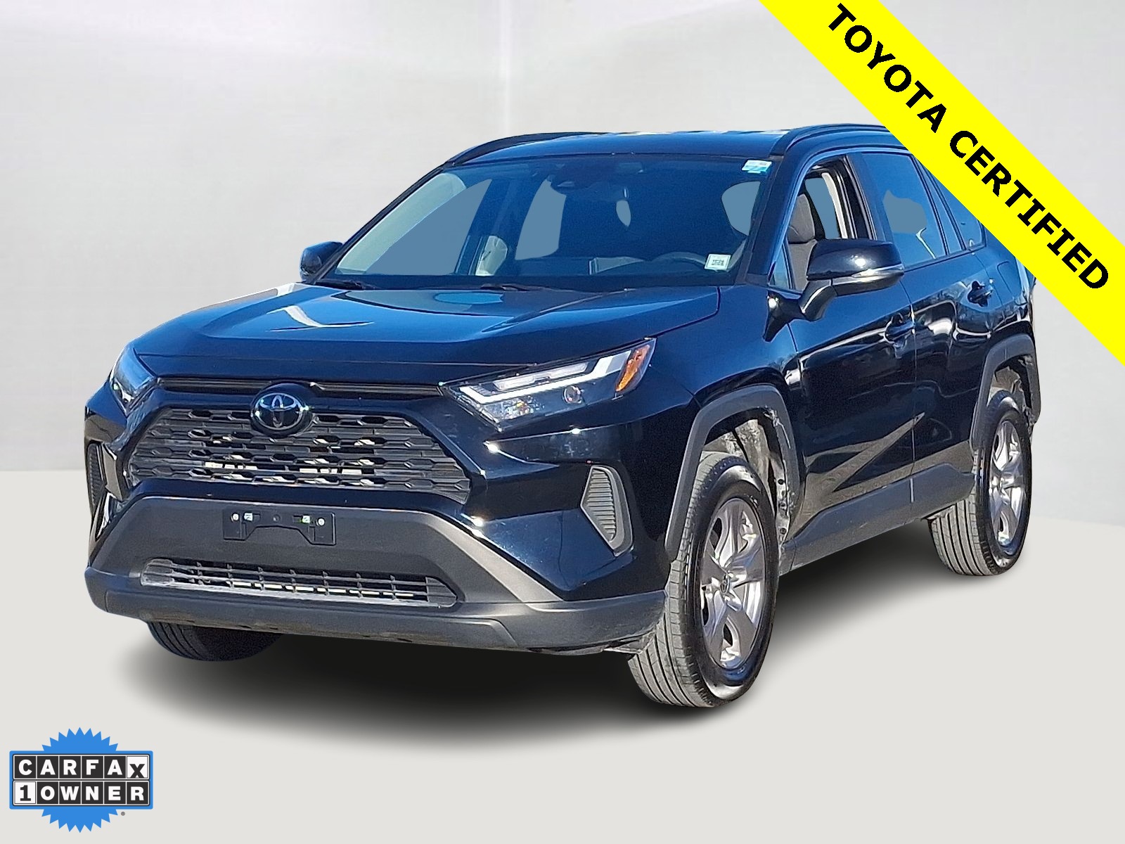 2025 Toyota RAV4 XLE's photo