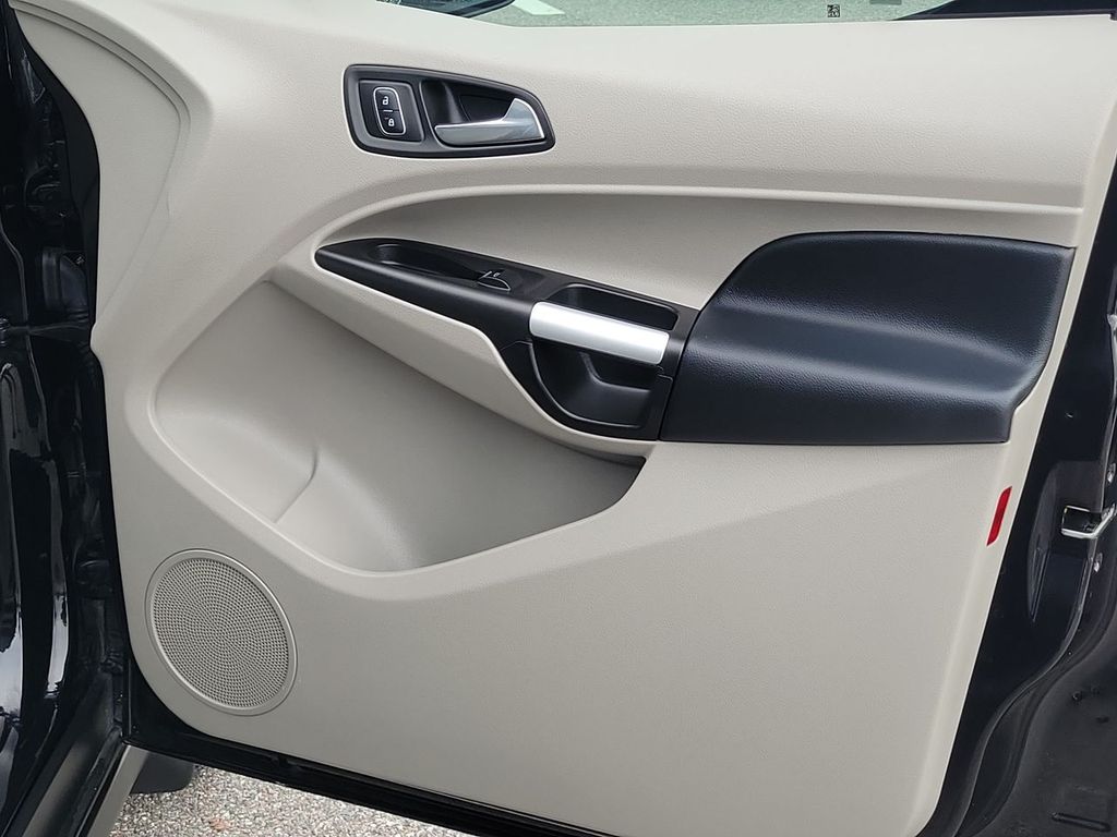 2022 Ford Transit Connect Titanium photo 41