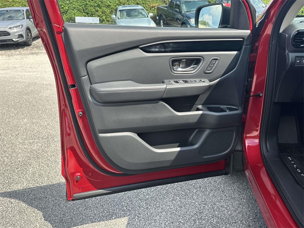 2025 Honda Pilot Touring photo 5