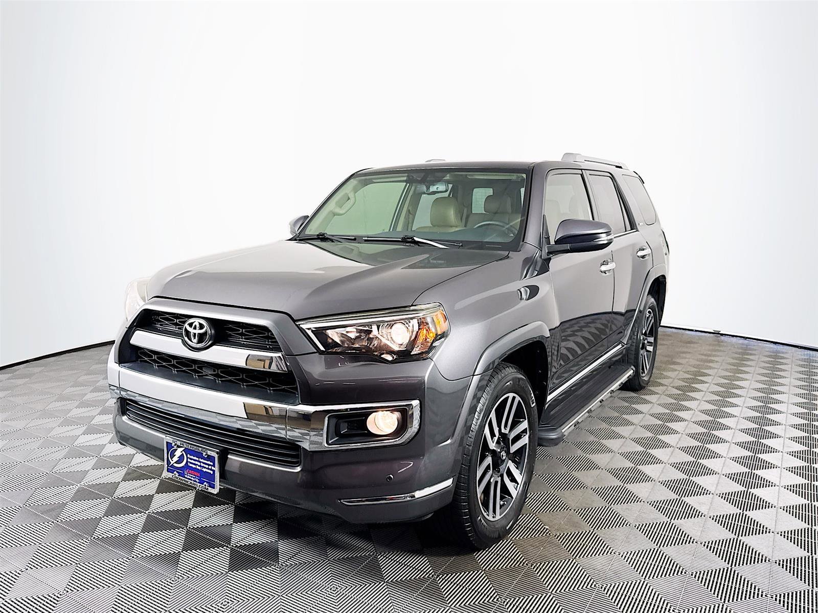 2016 Toyota 4Runner Limited photo 3