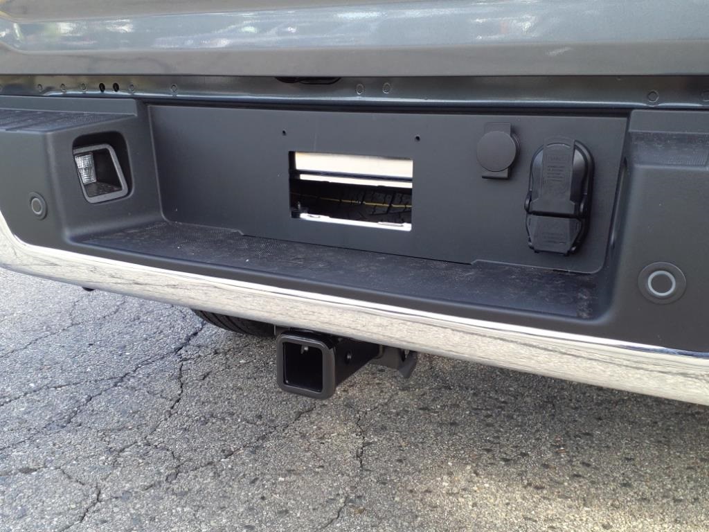 New 2024 Carbonized Gray Metallic Ford XLT image 4