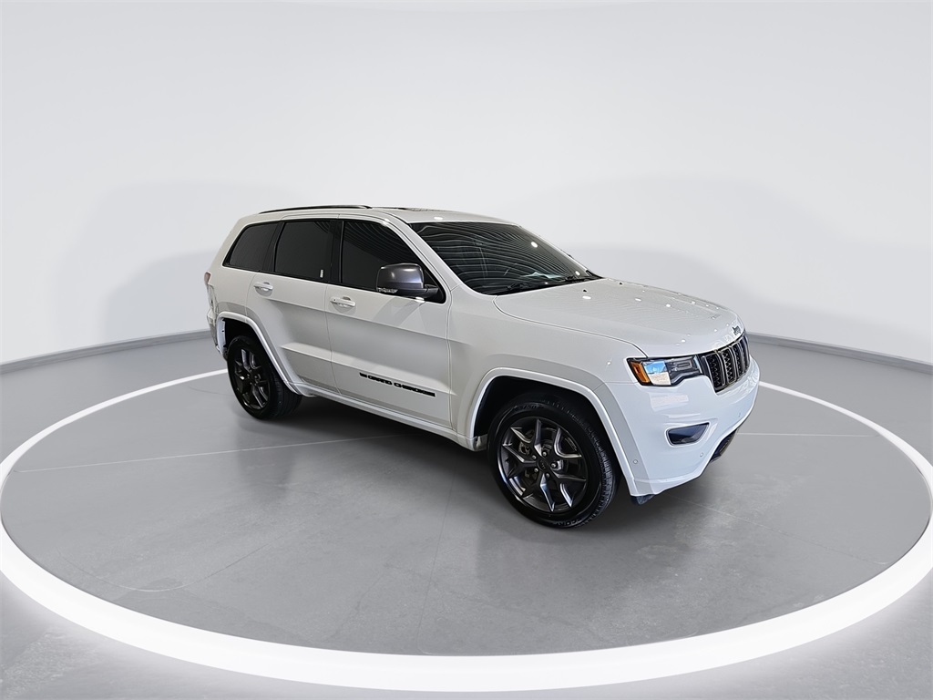 2021 Jeep Grand Cherokee Anniversary Edition photo 2