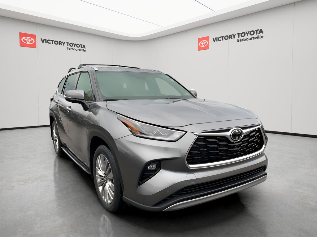 2026 Toyota Highlander Platinum's photo