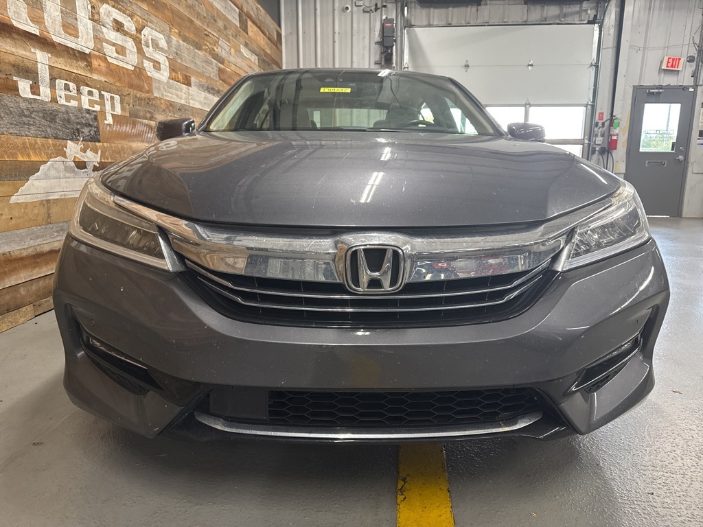 2017 Honda Accord Hybrid Touring photo 3