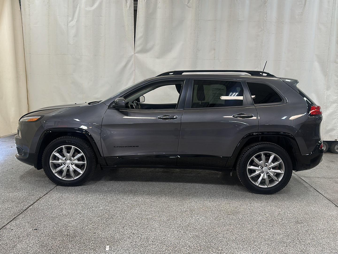 Used 2018 Jeep Cherokee Tech Connect with VIN 1C4PJMCB6JD607174 for sale in Waconia, Minnesota