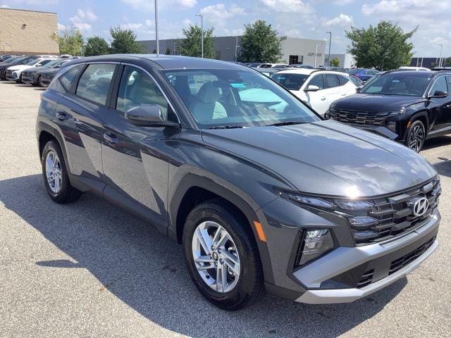 2025 Hyundai Tucson SE photo 2
