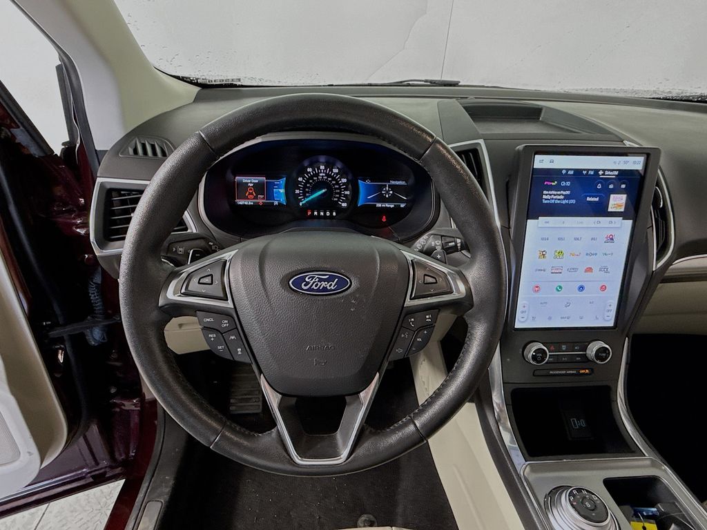 2022 Ford Edge Titanium photo 4