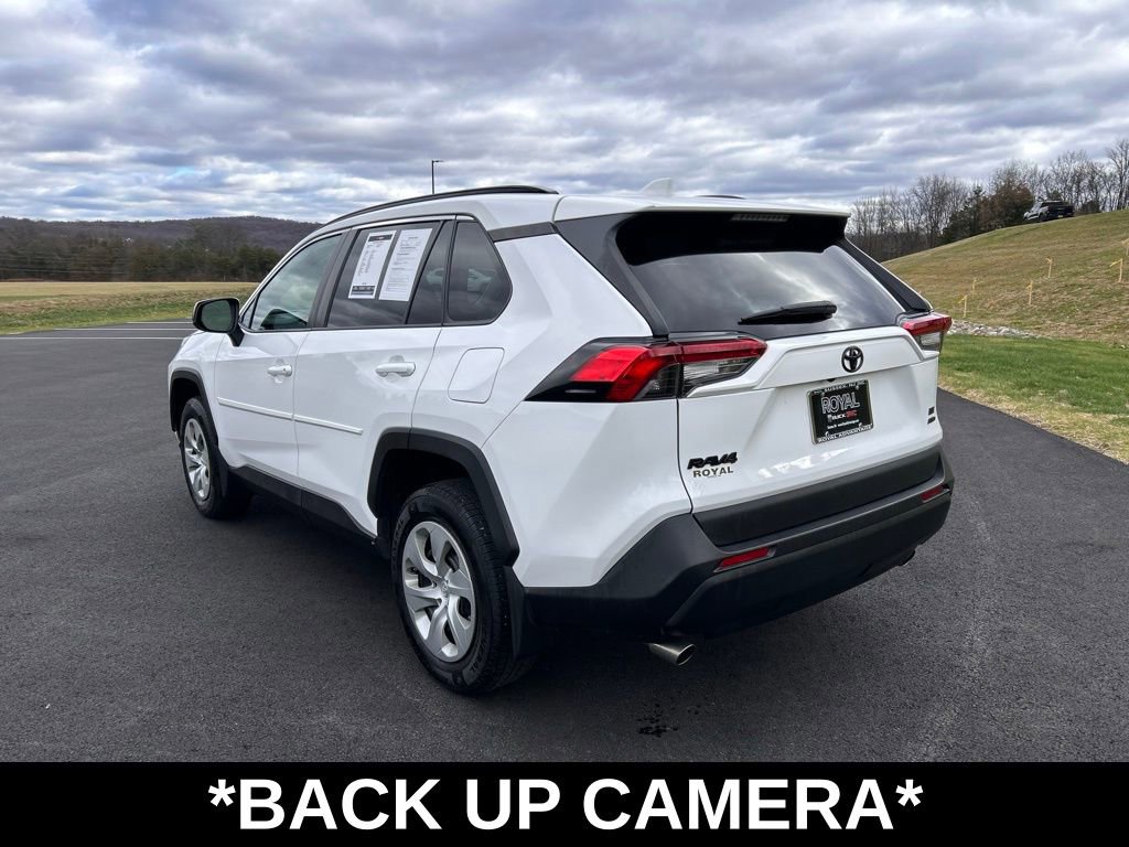 2019 Toyota RAV4 LE photo 4