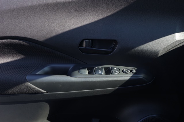 2025 Nissan Kicks Play S photo 22