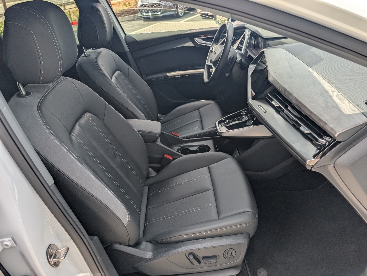 2024 Audi Q4 E-tron Prestige photo 5