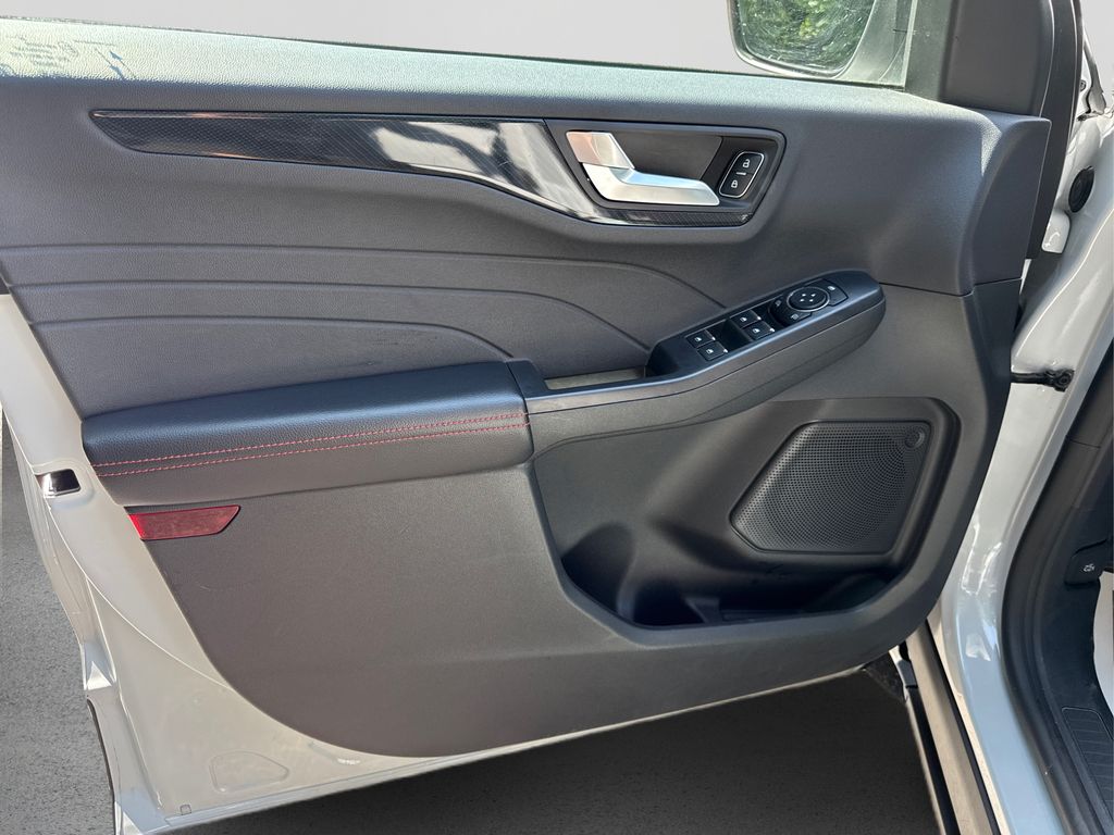 2025 Ford Escape ST-Line photo 18