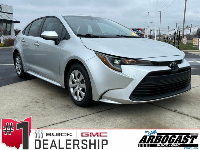 2025 Toyota Corolla LE's photo