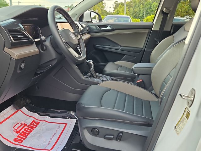 2022 Volkswagen Taos SEL photo 3