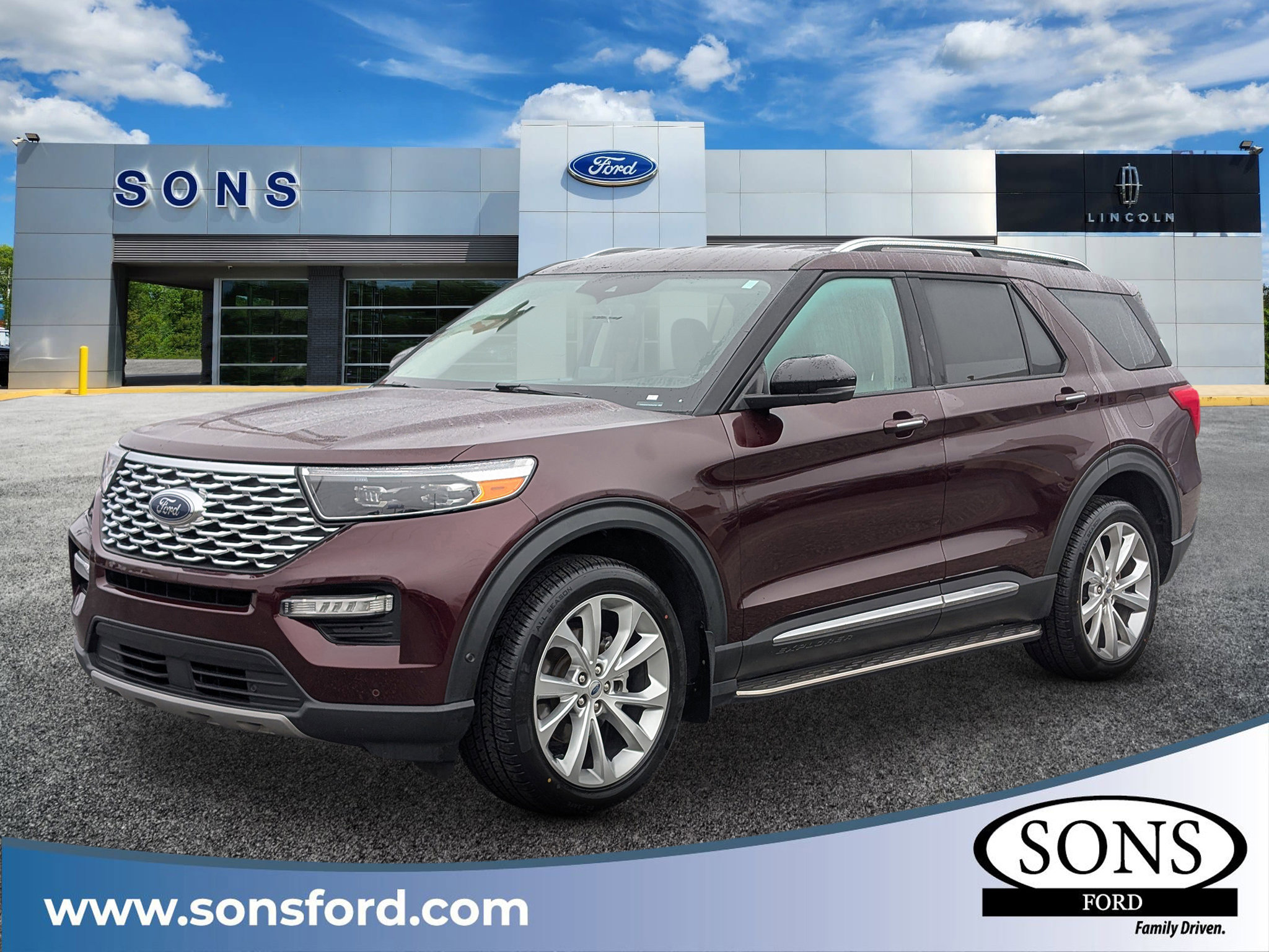 2022 Ford Explorer Platinum's photo