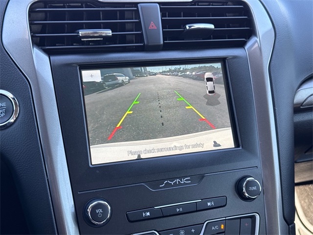 2020 Ford Fusion Hybrid SE photo 24