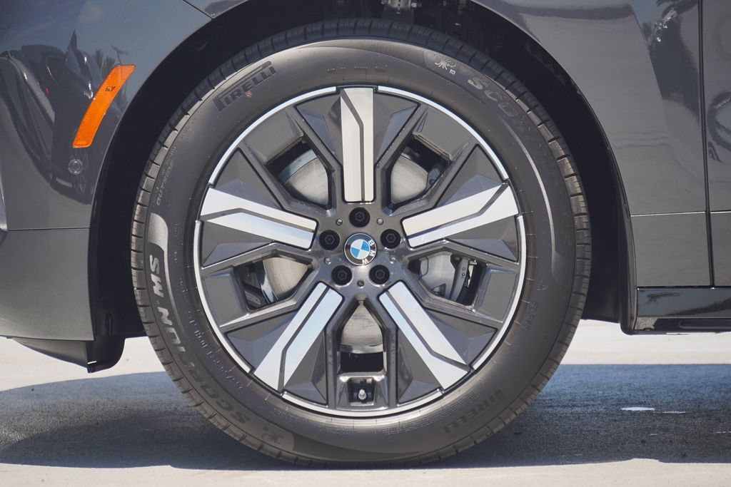 2026 Bmw iX photo 2