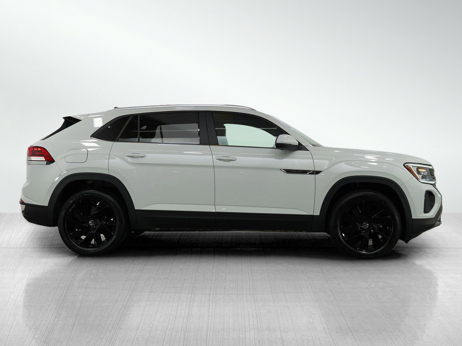 2024 Volkswagen Atlas Cross Sport SE Technology photo 4