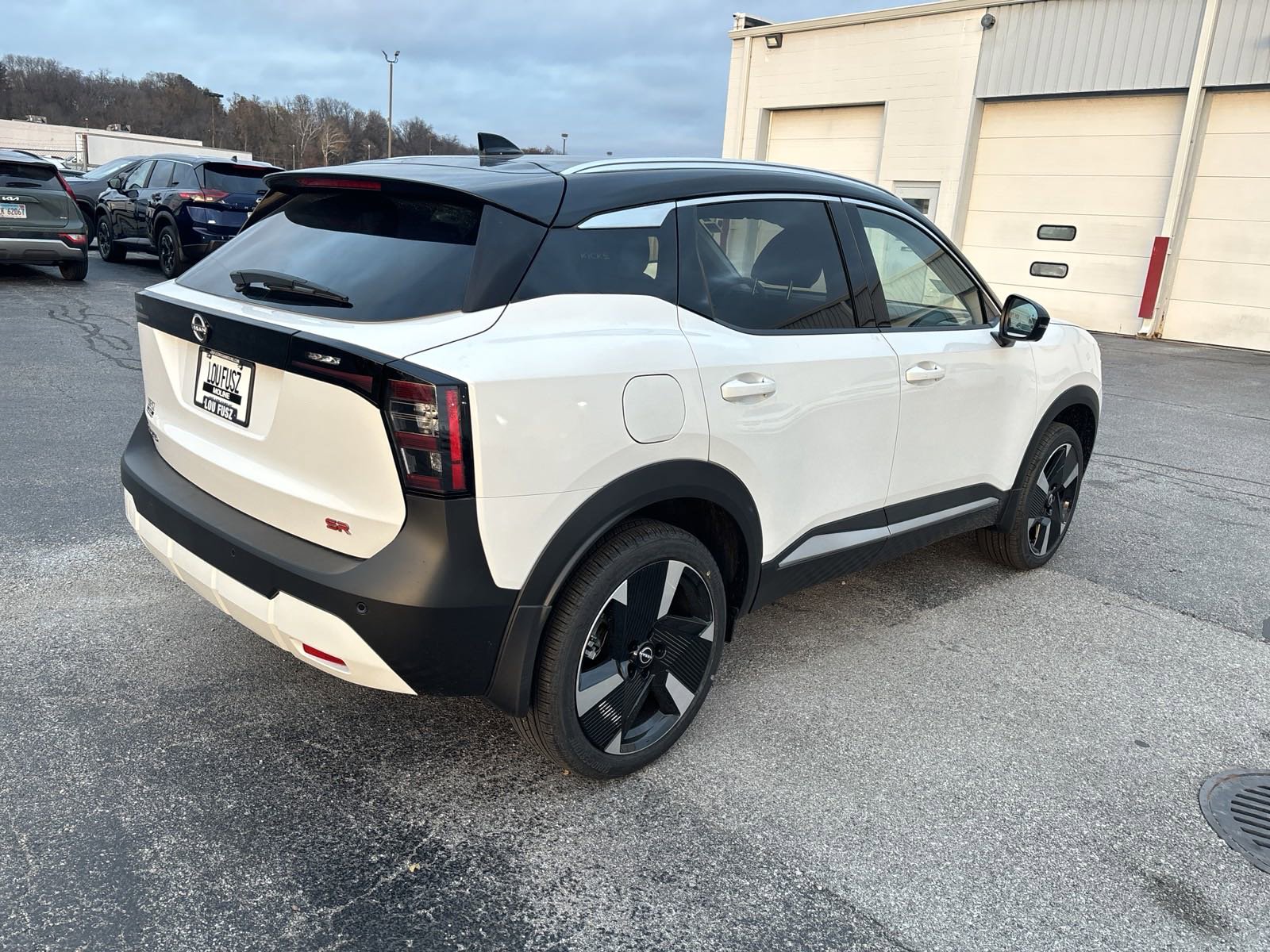 2025 Nissan Kicks SR photo 4