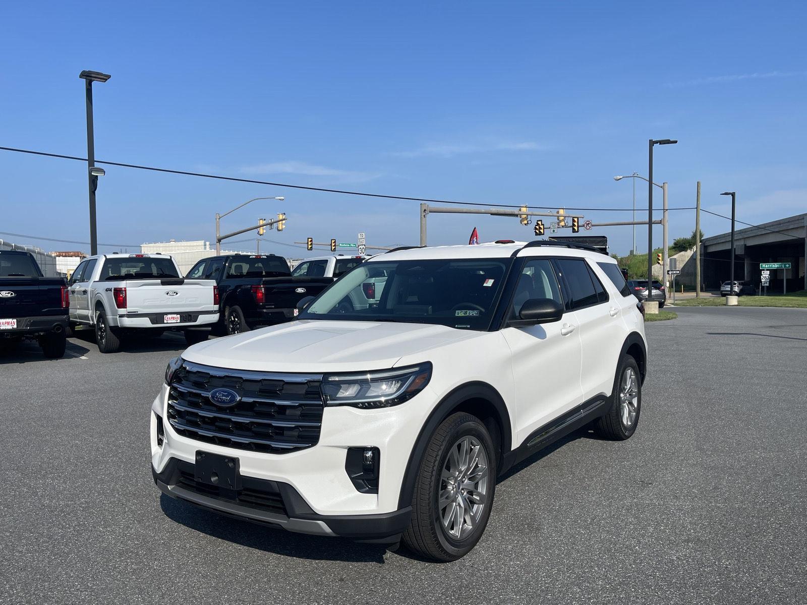 2025 Ford Explorer photo 3