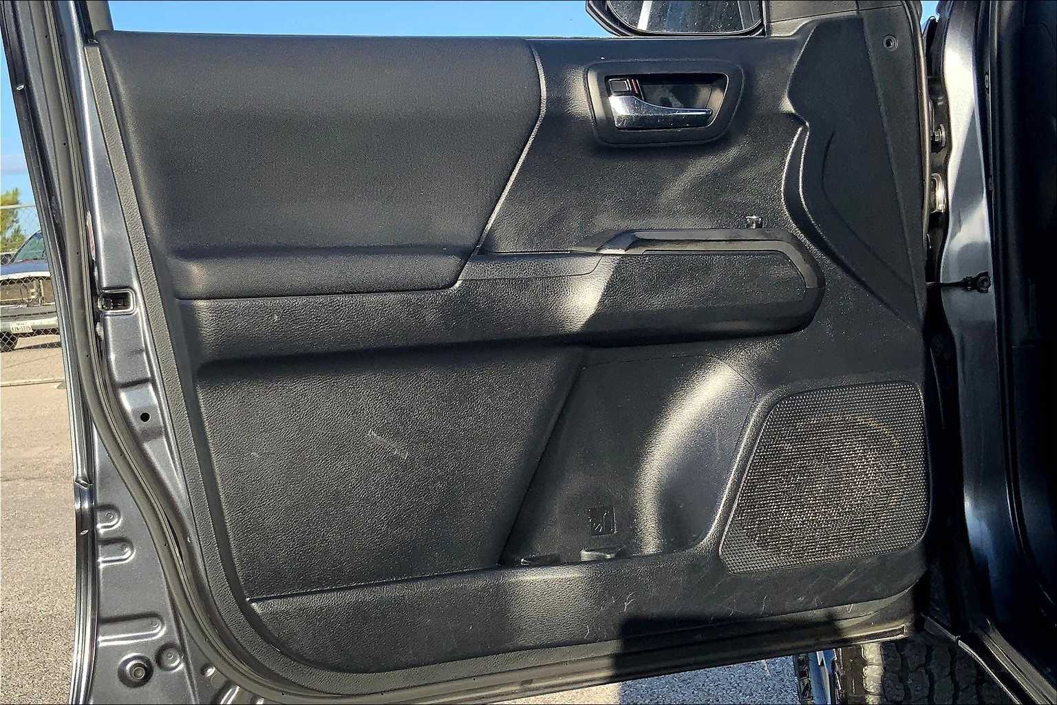 2023 Toyota Tacoma TRD photo 20