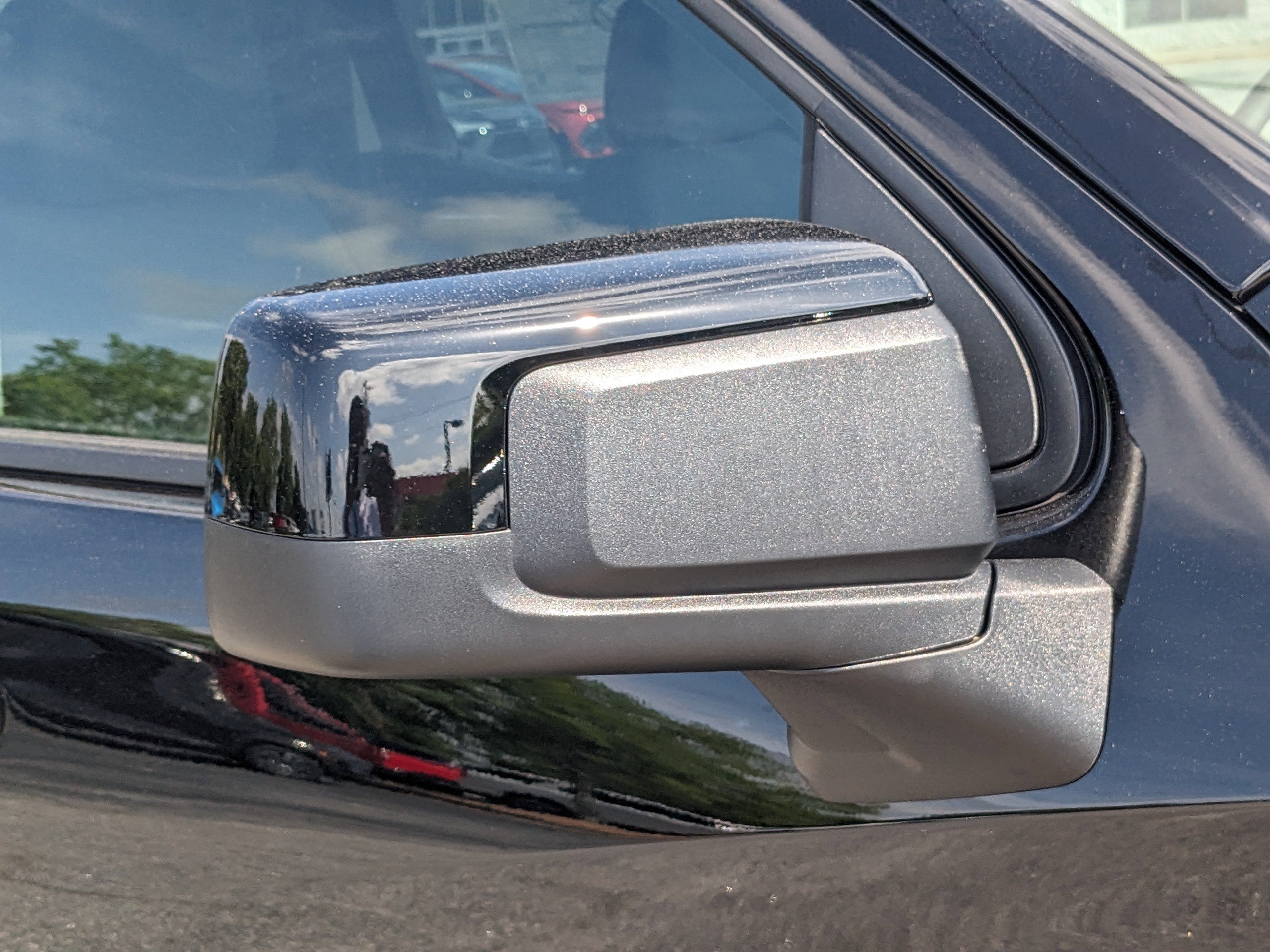 2025 Chevrolet Silverado 1500 RST photo 12