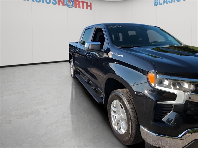 2022 Chevrolet Silverado 1500 LT photo 3