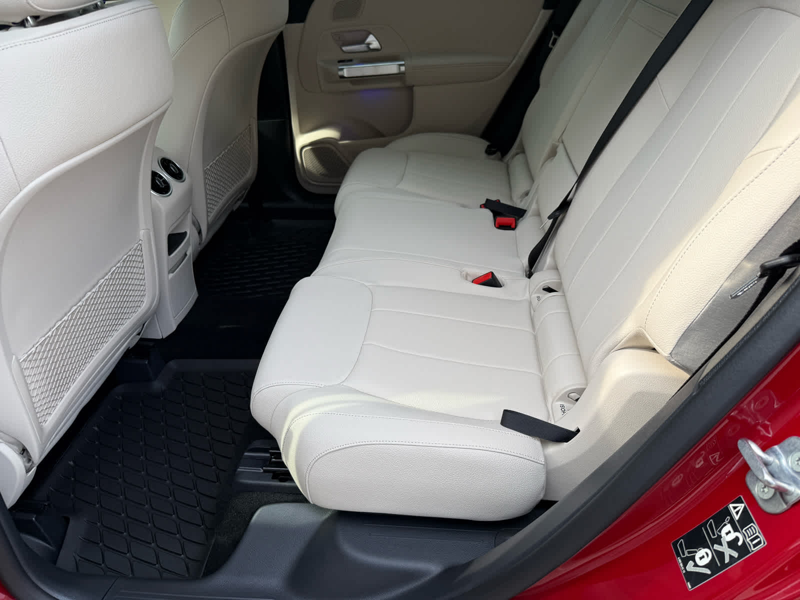 2026 Mercedes Benz GLB 250 4MATIC photo 11